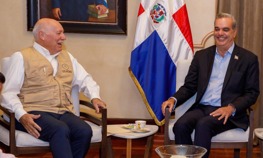 Presidente Luis Abinader recibe al jefe de la Misión de la OEA y otros